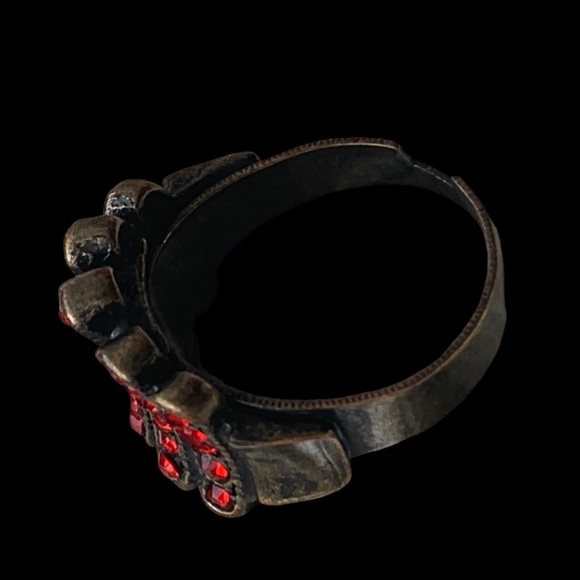 Vintage Ruby Red Jeweled Antiqued Brass Tone Adjustable Costume Ring Jewelry - Picture 5 of 6